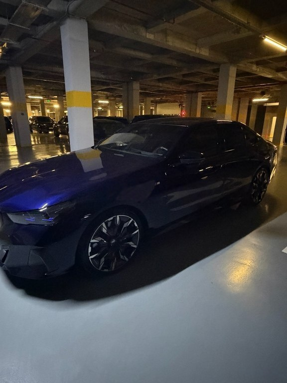 2023 BMW i5, 0.0L, 8900km - Image 4