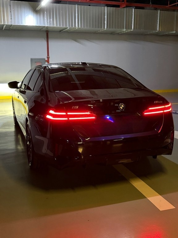 2023 BMW i5, 0.0L, 8900km - Image 8
