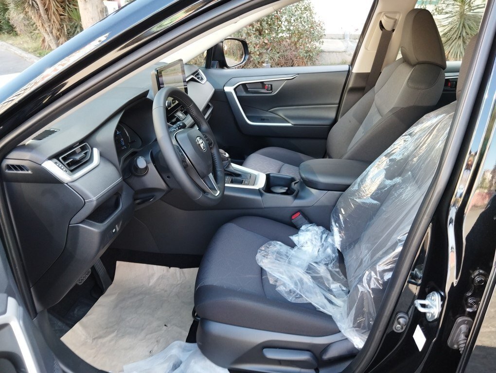 2025 Toyota RAV4, 2.5L, 0km - Image 11