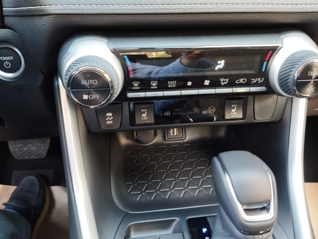 2025 Toyota RAV4, 2.5L, 0km - Image 14