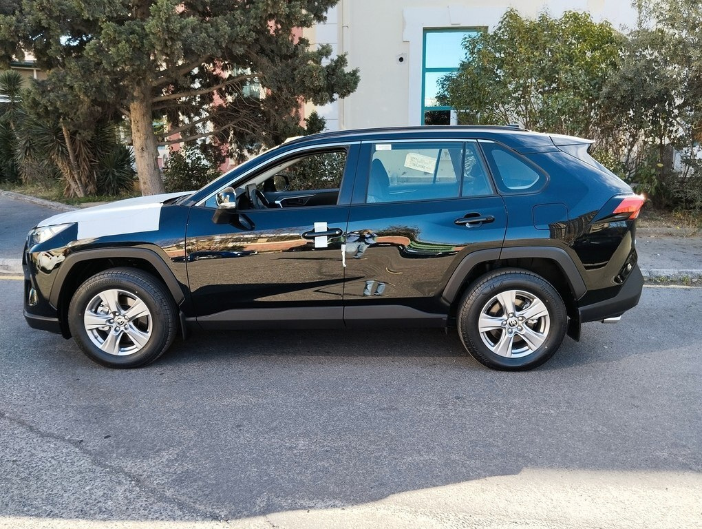 2025 Toyota RAV4, 2.5L, 0km - Image 4