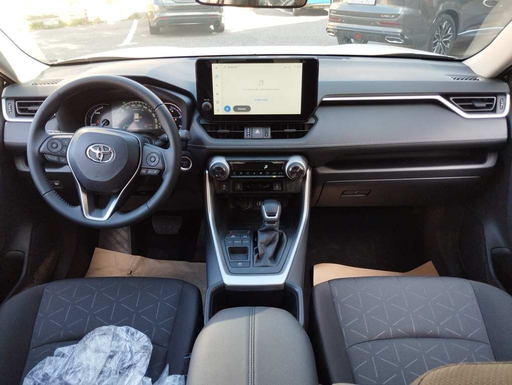 2025 Toyota RAV4, 2.5L, 0km - Image 6