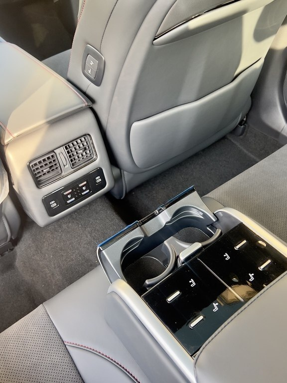 2026 Toyota Camry, 2.0L, 0km - Image 15