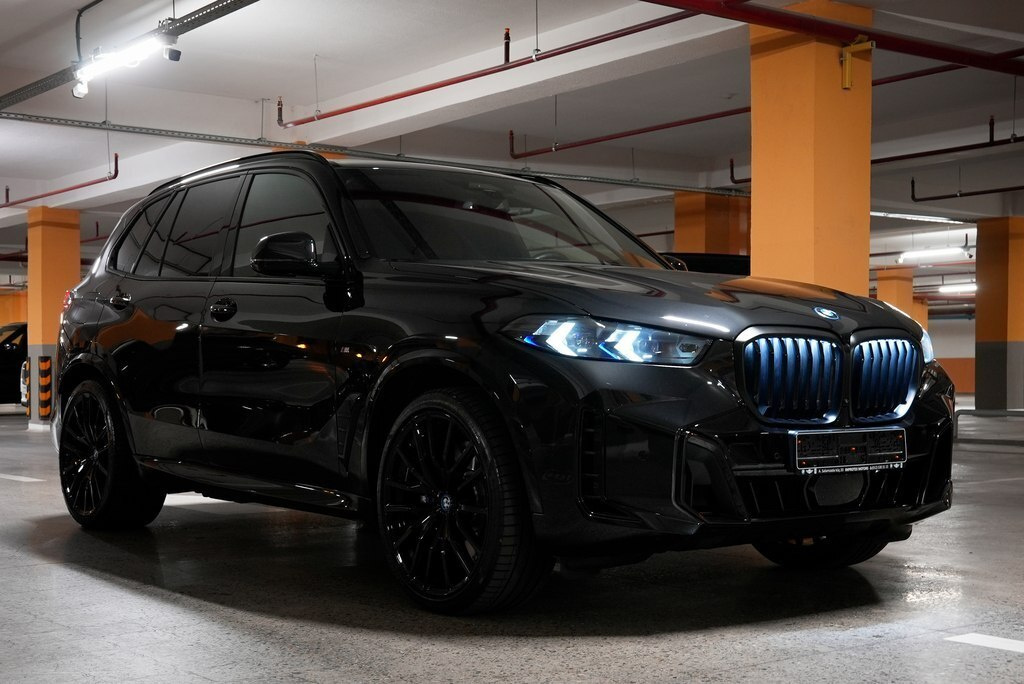 2024 BMW X5, 3.0L, 14800km - Image 1