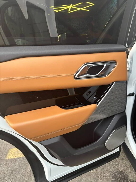 2018 Land Rover RR Velar, 2.0L, 138500km - Image 13