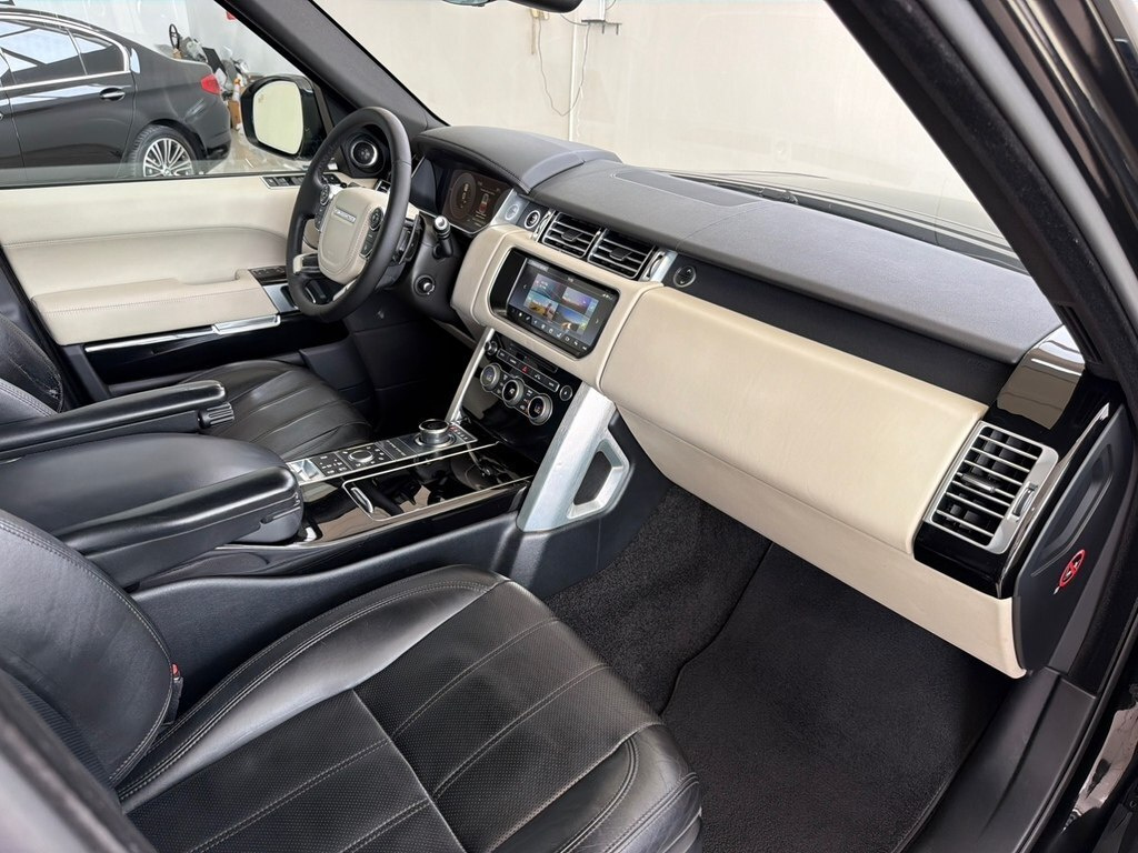 2017 Land Rover Range Rover, 3.0L, 229000km - Image 11