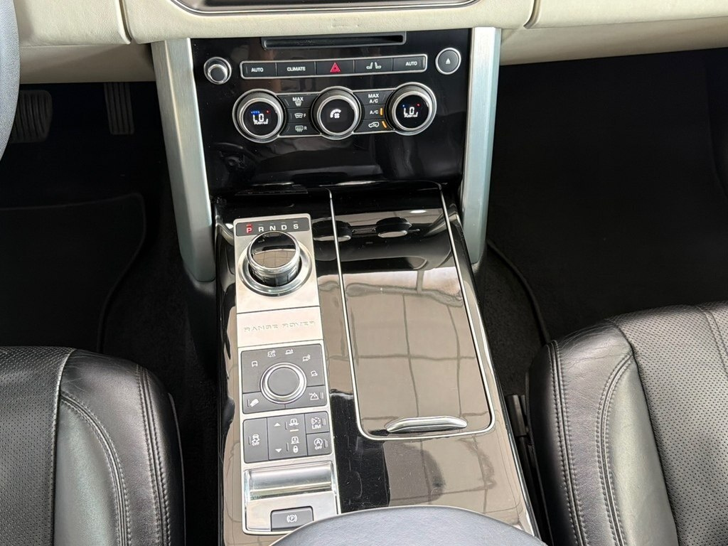 2017 Land Rover Range Rover, 3.0L, 229000km - Image 16