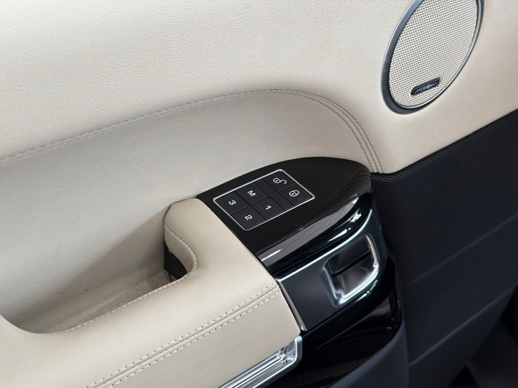 2017 Land Rover Range Rover, 3.0L, 229000km - Image 21