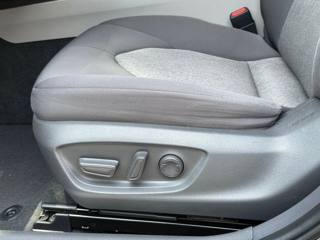 2021 Toyota Camry, 2.5L, 51000km - Image 11