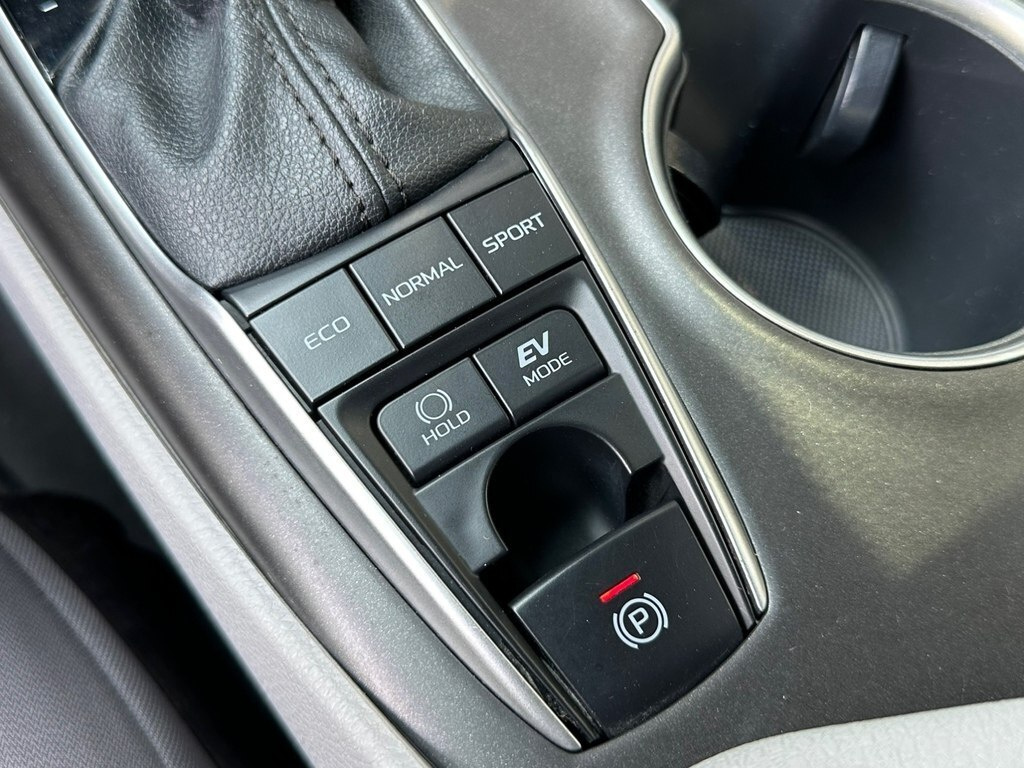 2021 Toyota Camry, 2.5L, 51000km - Image 14