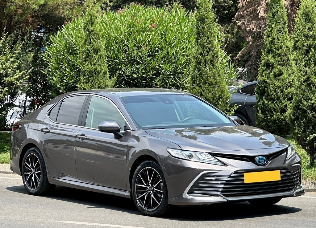 2021 Toyota Camry, 2.5L, 51000km - Image 3