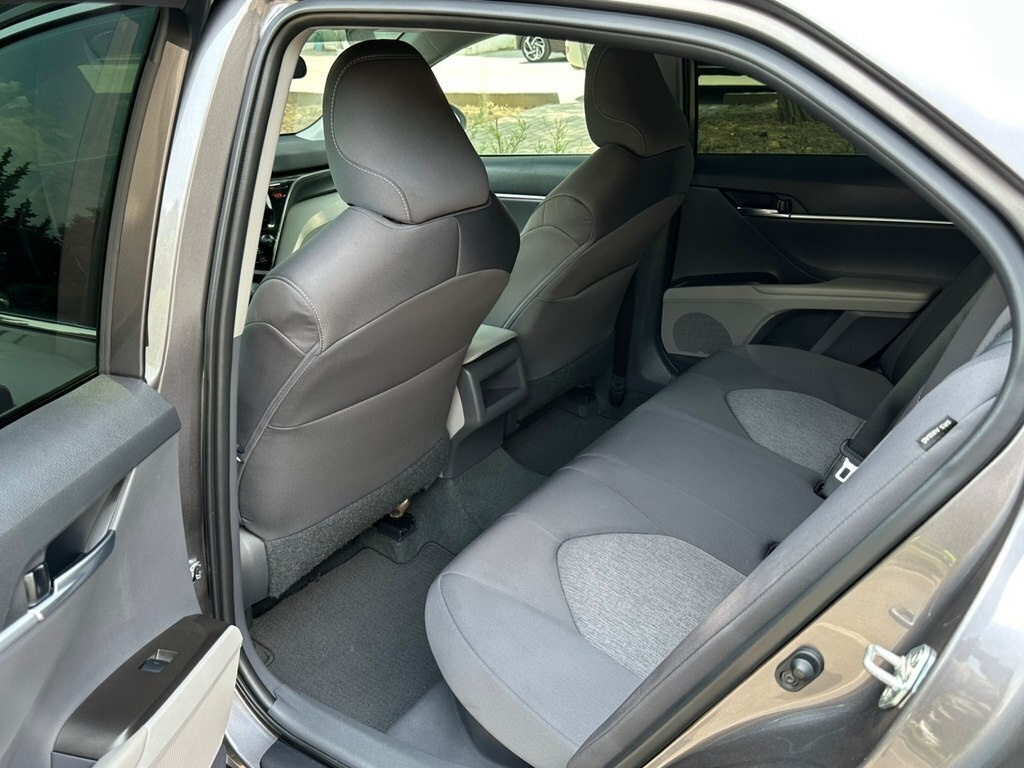2021 Toyota Camry, 2.5L, 51000km - Image 9