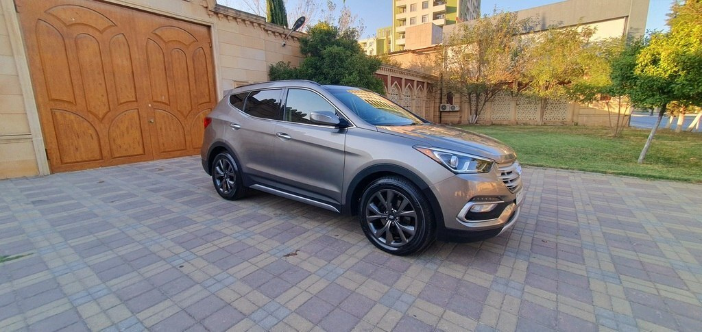 2017 Hyundai Santa Fe, 2.0L, 89000km - Image 1