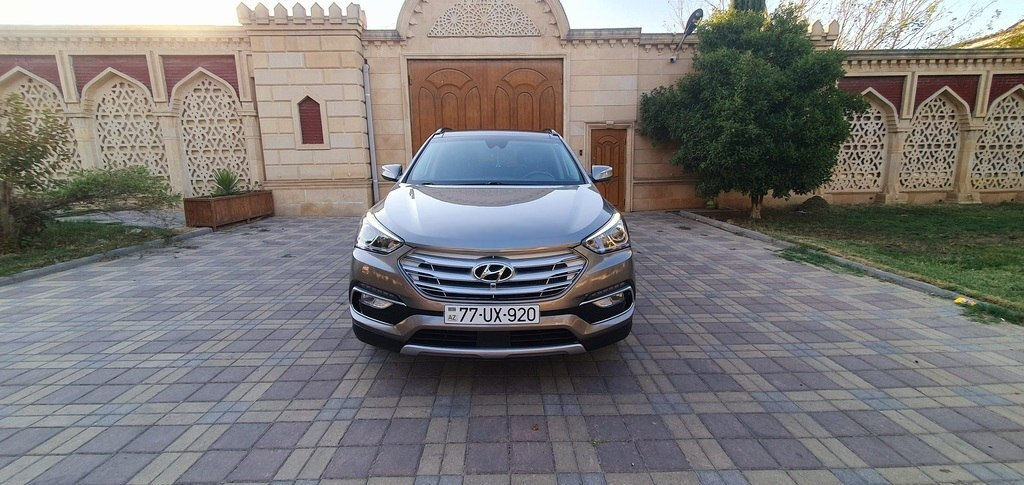 2017 Hyundai Santa Fe, 2.0L, 89000km - Image 2