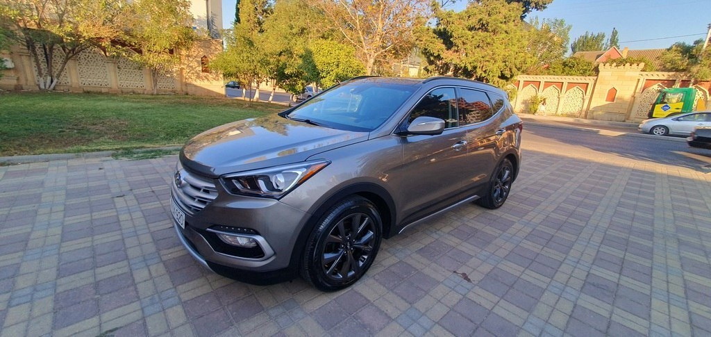 2017 Hyundai Santa Fe, 2.0L, 89000km - Image 6