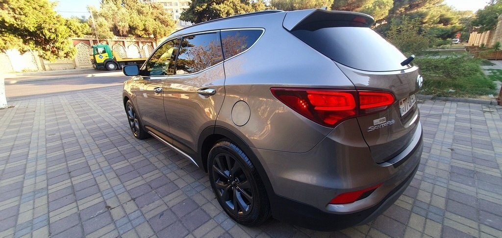 2017 Hyundai Santa Fe, 2.0L, 89000km - Image 7