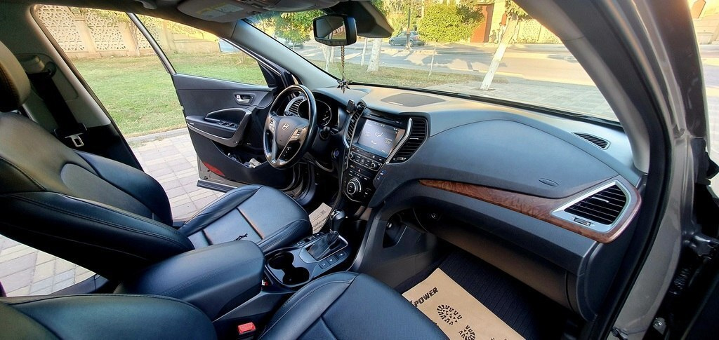 2017 Hyundai Santa Fe, 2.0L, 89000km - Image 9