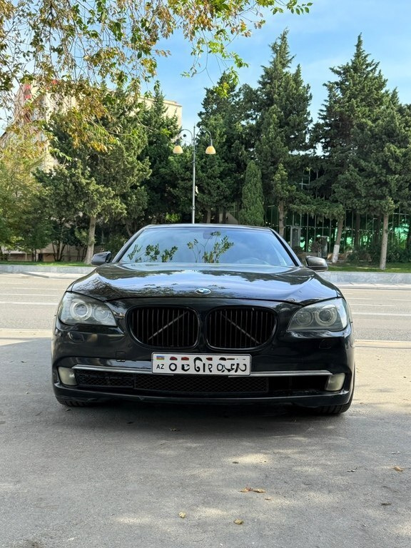 2009 BMW 740, 3.0L, 357000km - Image 1