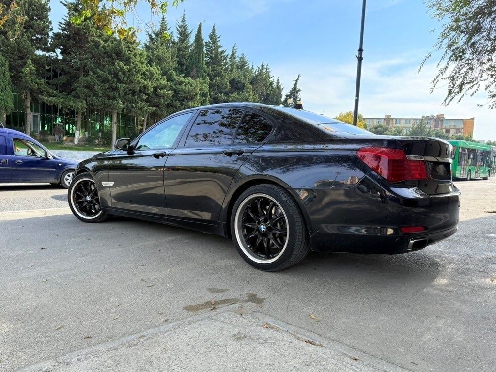 2009 BMW 740, 3.0L, 357000km - Image 3