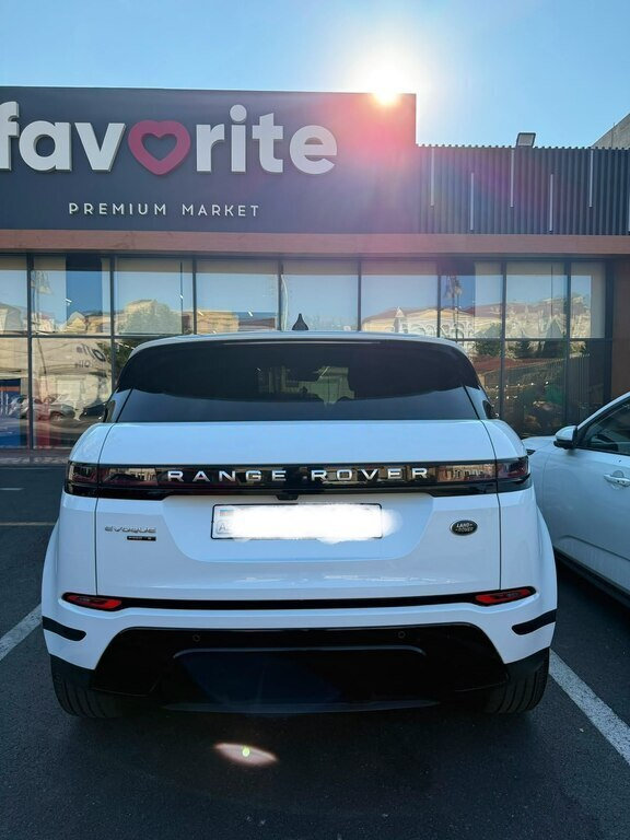 2020 Land Rover RR Evoque, 2.0L, 72000km - Image 2
