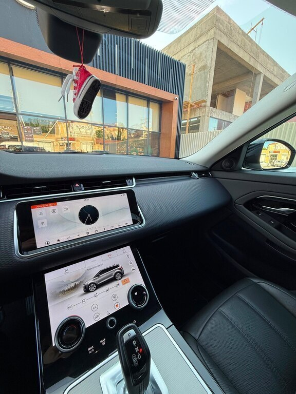 2020 Land Rover RR Evoque, 2.0L, 72000km - Image 12