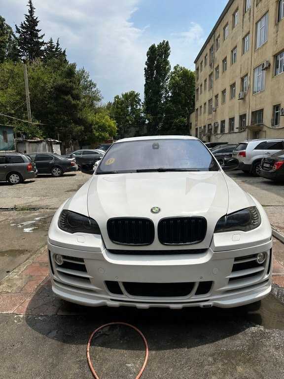2009 BMW X6, 4.4L, 136150km - Image 1