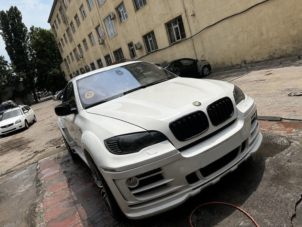 2009 BMW X6, 4.4L, 136150km - Image 2