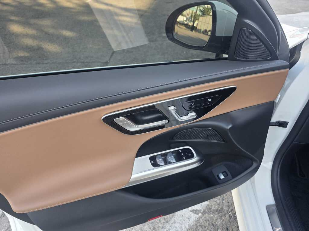 2025 Mercedes E 200, 2.0L, 40000km - Image 11