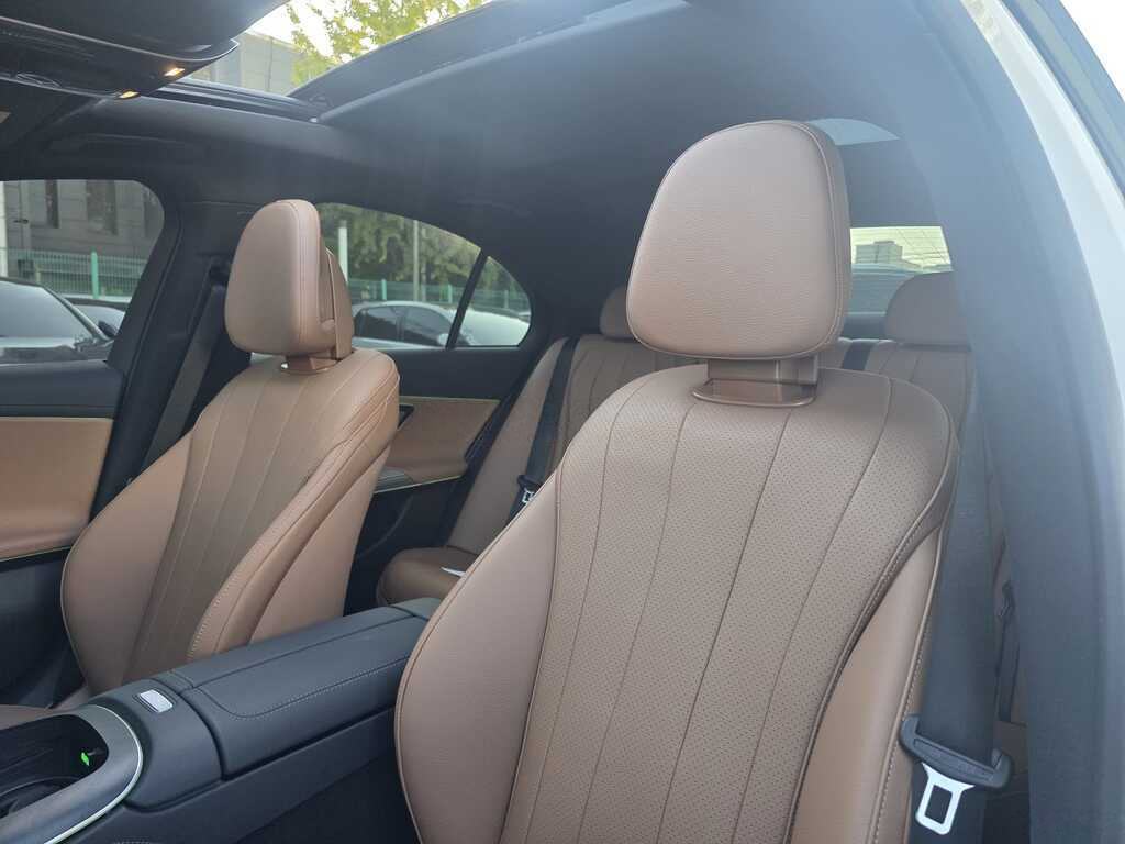 2025 Mercedes E 200, 2.0L, 40000km - Image 12