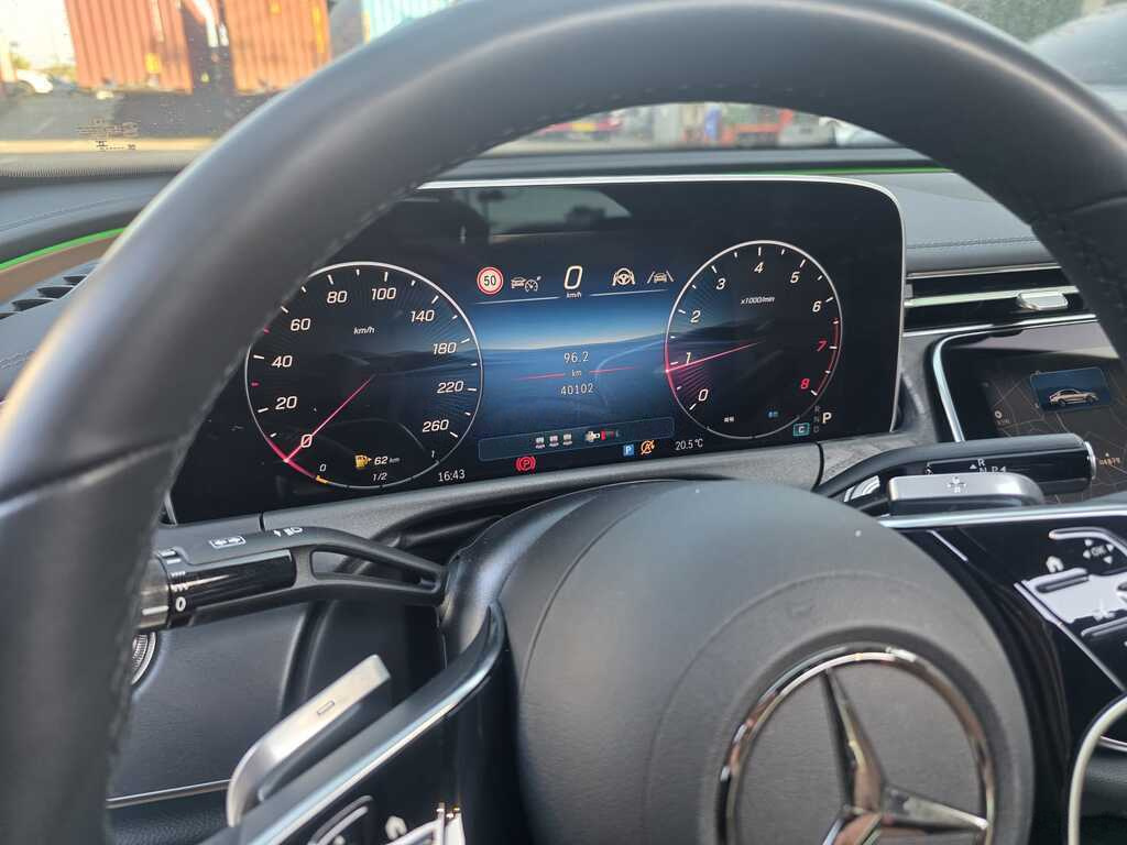 2025 Mercedes E 200, 2.0L, 40000km - Image 8