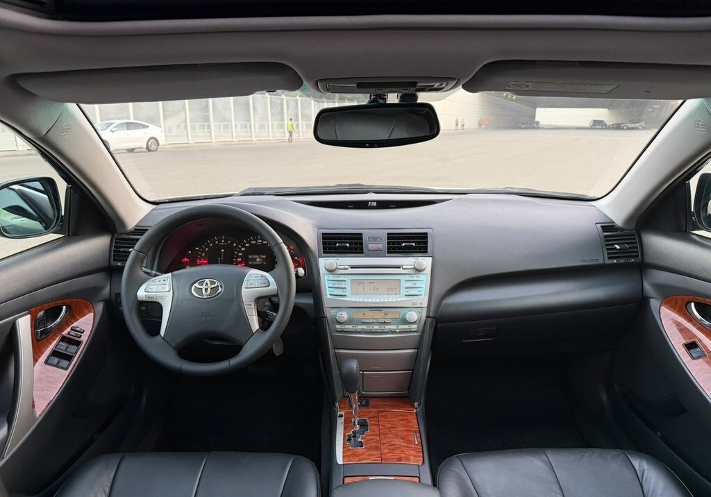 2008 Toyota Camry, 2.4L, 229000km - Image 11