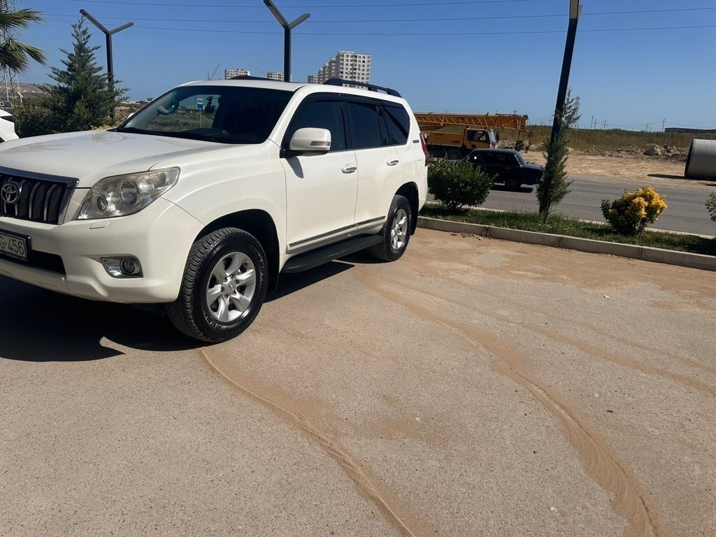 2012 Toyota Land Cruiser Prado, 2.7L, 207000km - Image 4