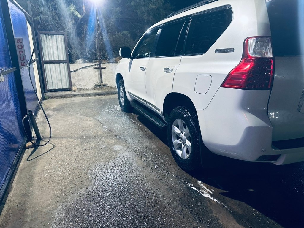 2012 Toyota Land Cruiser Prado, 2.7L, 207000km - Image 9