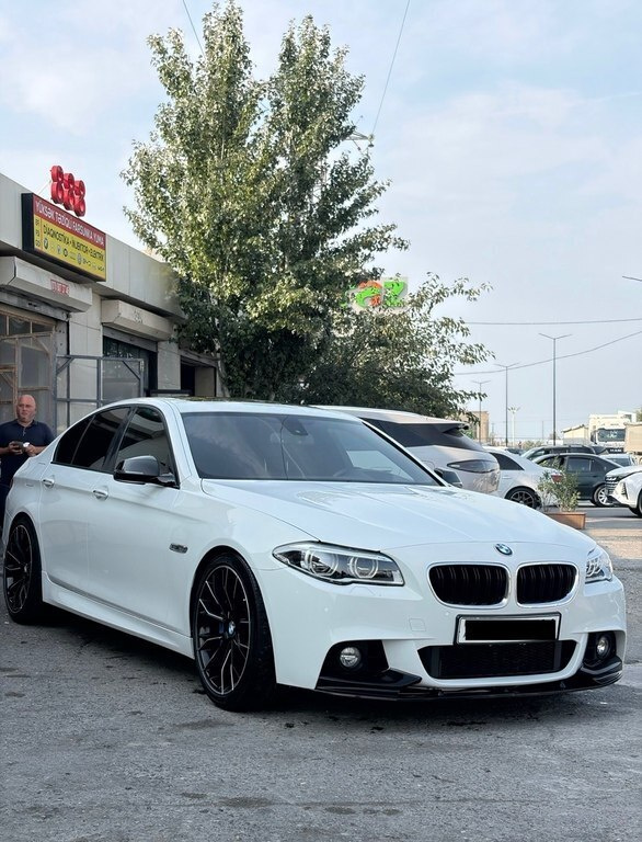 2015 BMW 528, 2.0L, 219000km - Image 1