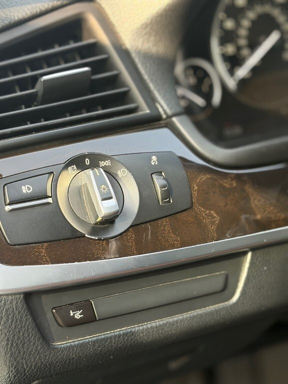 2015 BMW 528, 2.0L, 219000km - Image 6