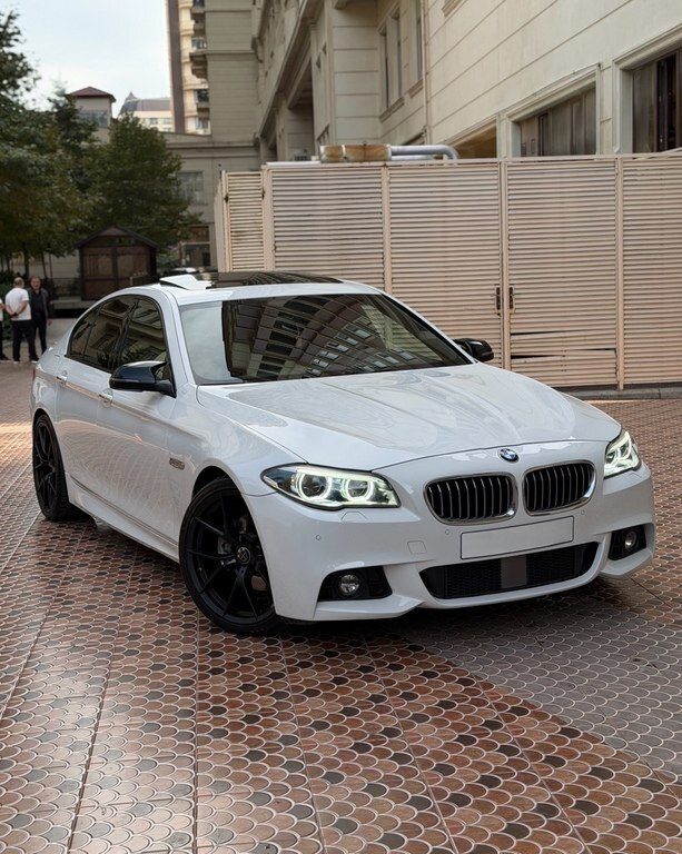 2014 BMW 528, 2.0L, 127000km - Image 2
