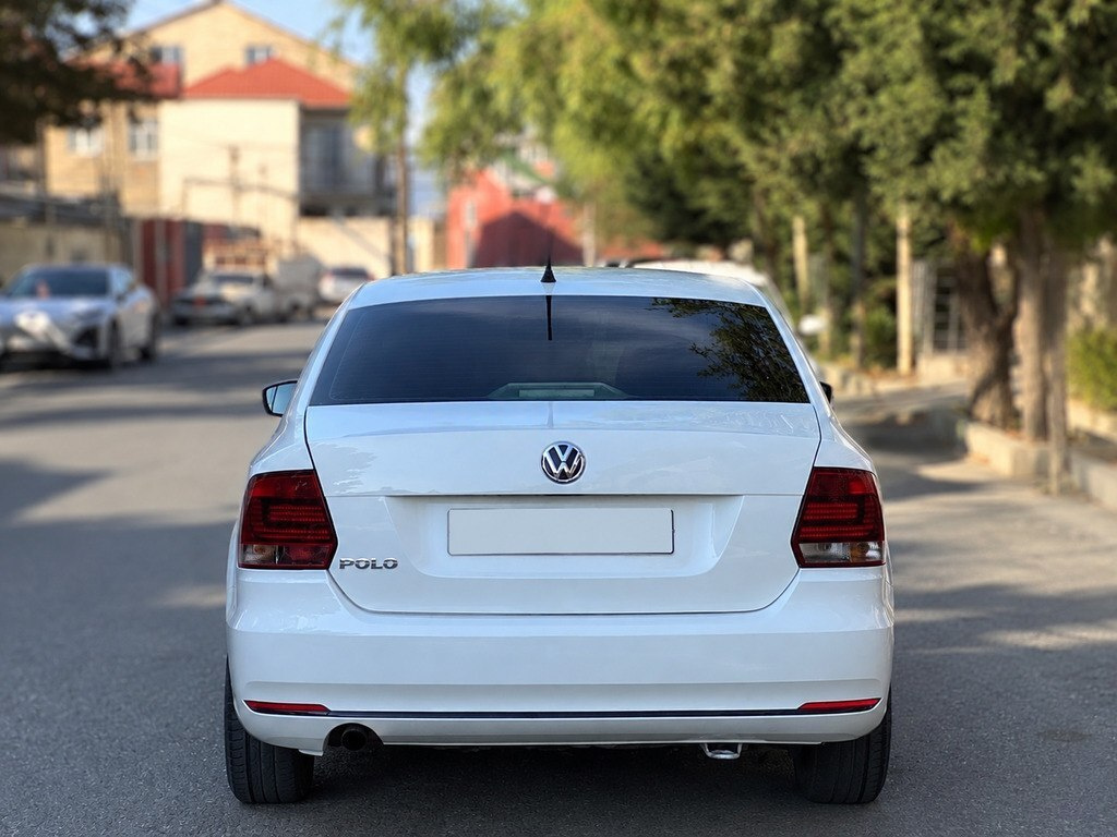 2018 Volkswagen Polo, 1.6L, 116000km - Image 2
