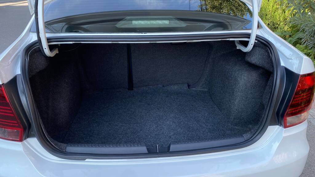 2018 Volkswagen Polo, 1.6L, 116000km - Image 11
