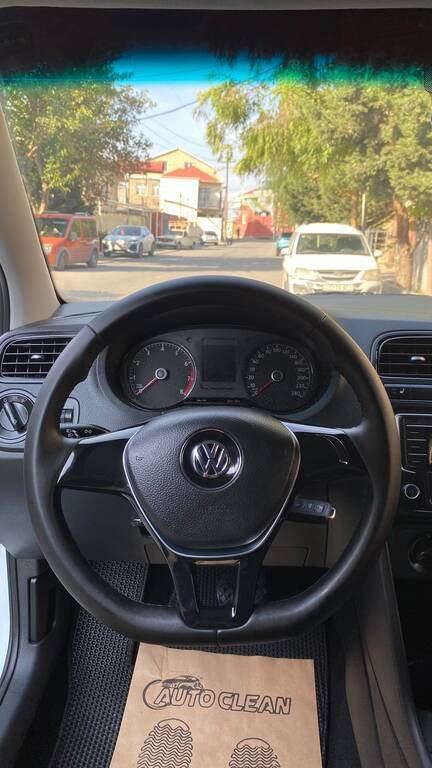 2018 Volkswagen Polo, 1.6L, 116000km - Image 4