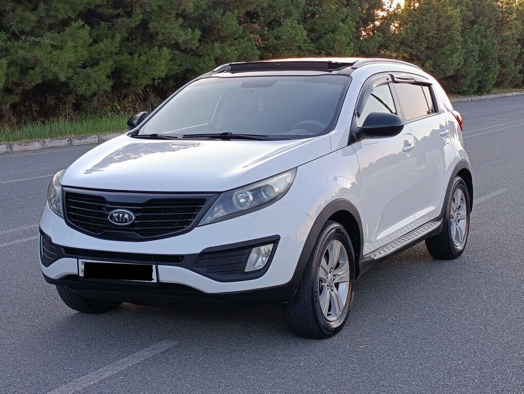 2011 Kia Sportage, 2.0L, 180000km - Image 1