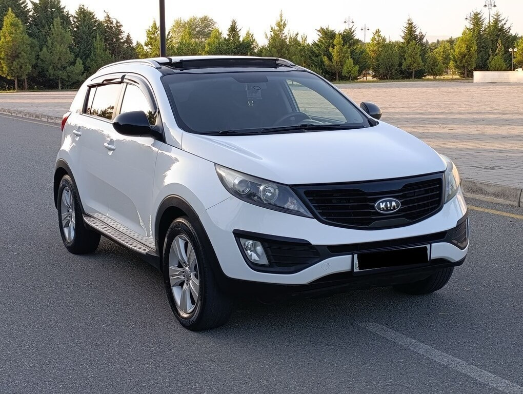 2011 Kia Sportage, 2.0L, 180000km - Image 2