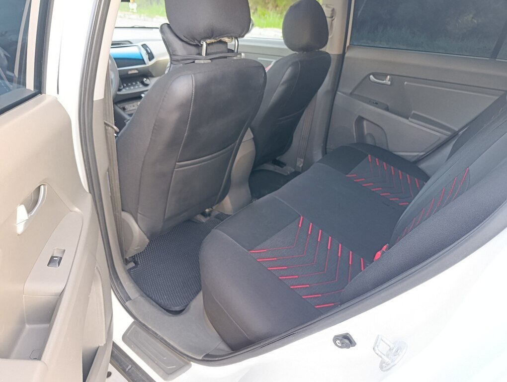 2011 Kia Sportage, 2.0L, 180000km - Image 11