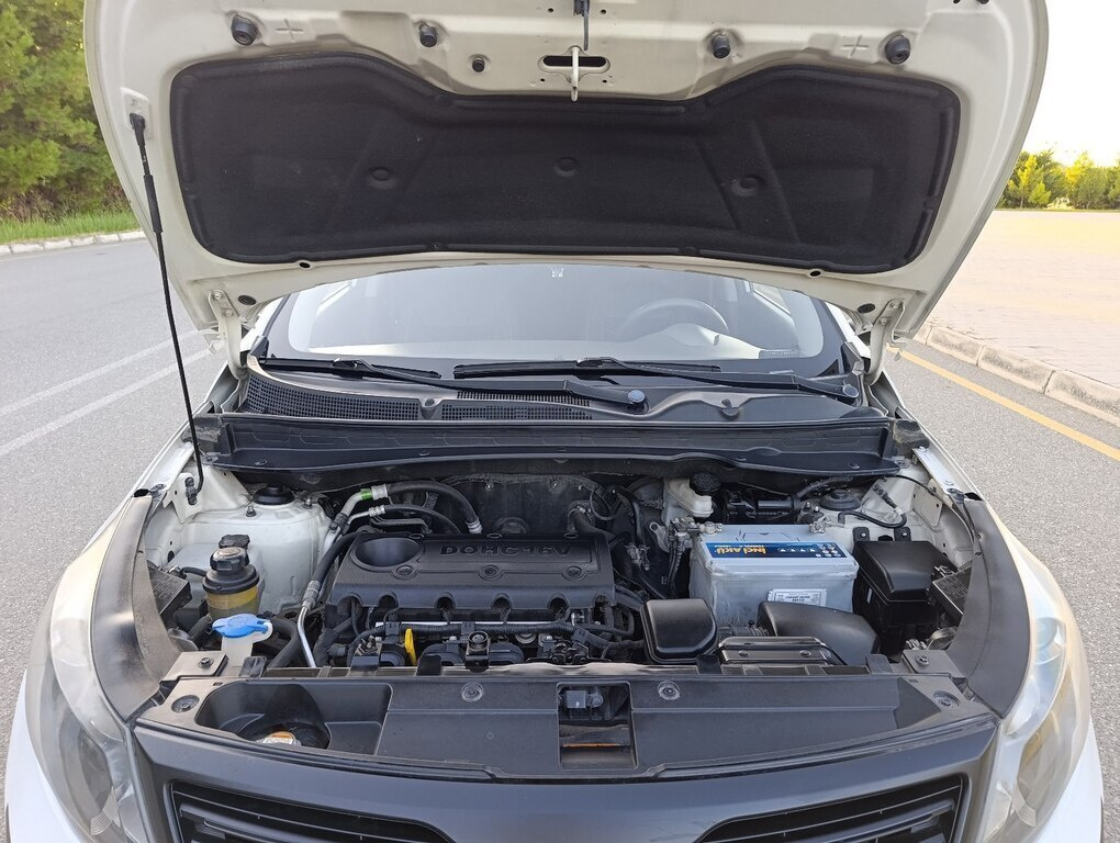 2011 Kia Sportage, 2.0L, 180000km - Image 12