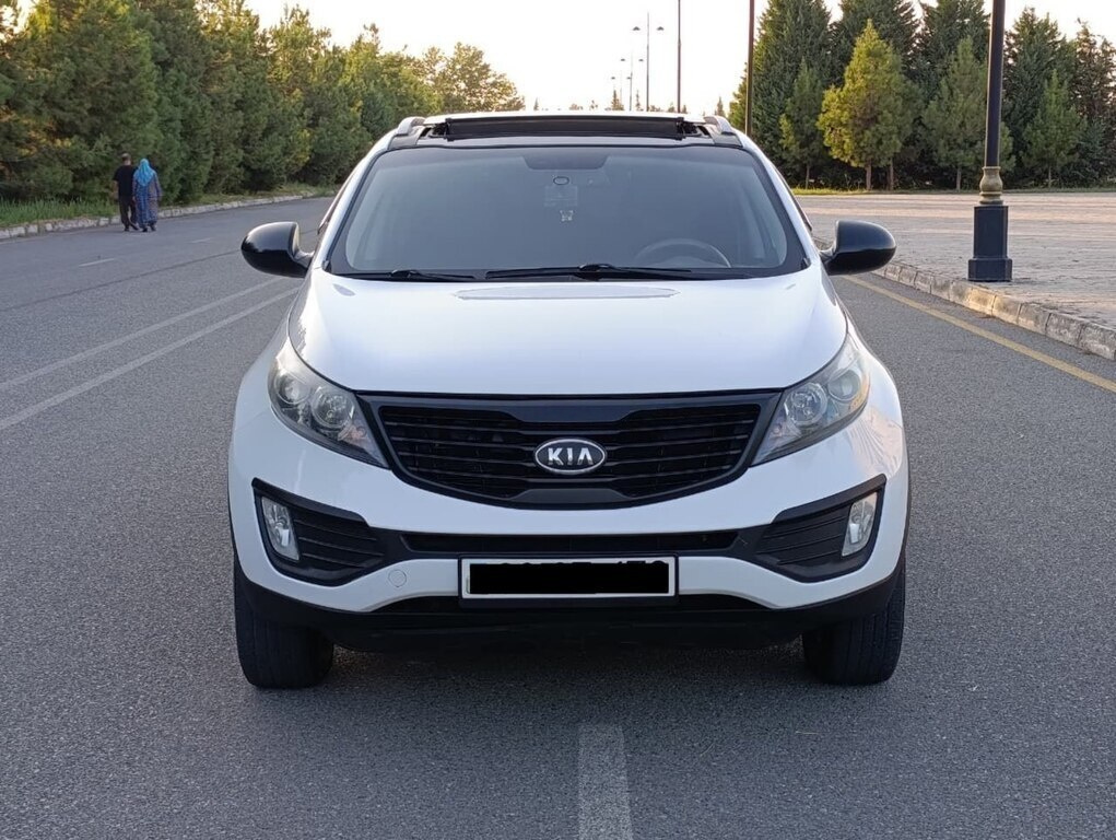 2011 Kia Sportage, 2.0L, 180000km - Image 3