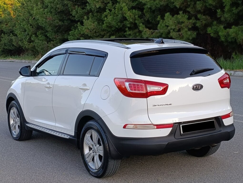 2011 Kia Sportage, 2.0L, 180000km - Image 4