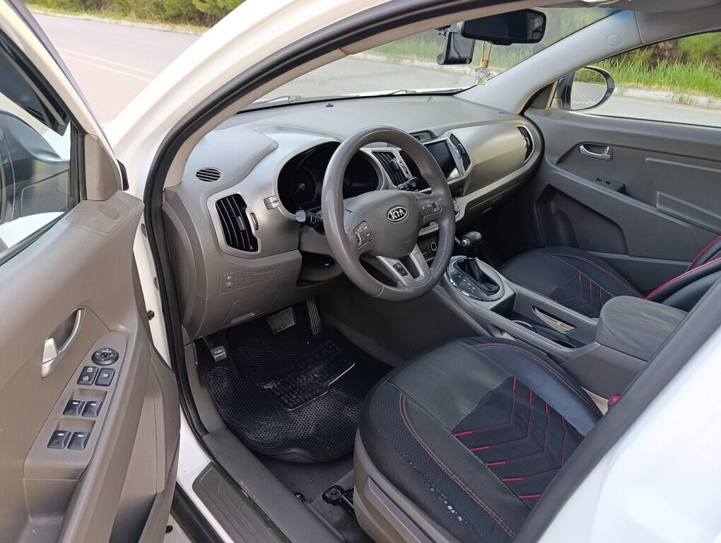 2011 Kia Sportage, 2.0L, 180000km - Image 8