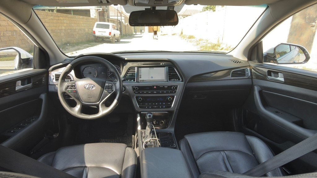 2016 Hyundai Sonata, 1.7L, 209000km - Image 3