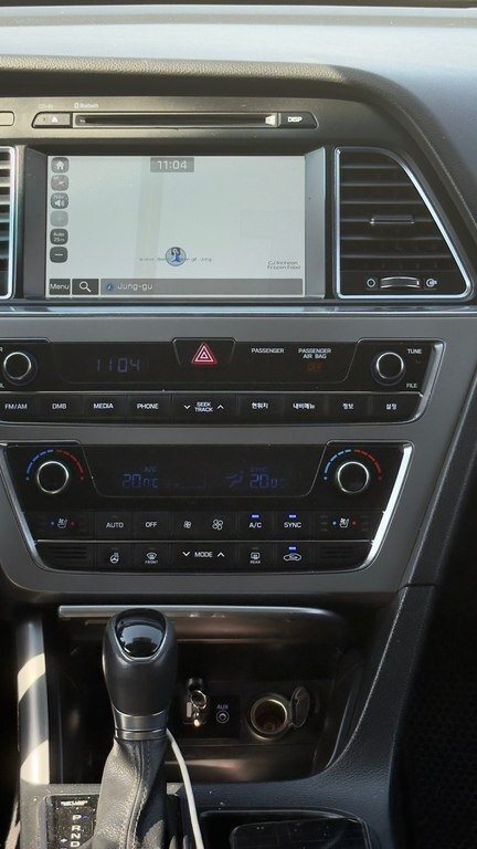 2016 Hyundai Sonata, 1.7L, 209000km - Image 4