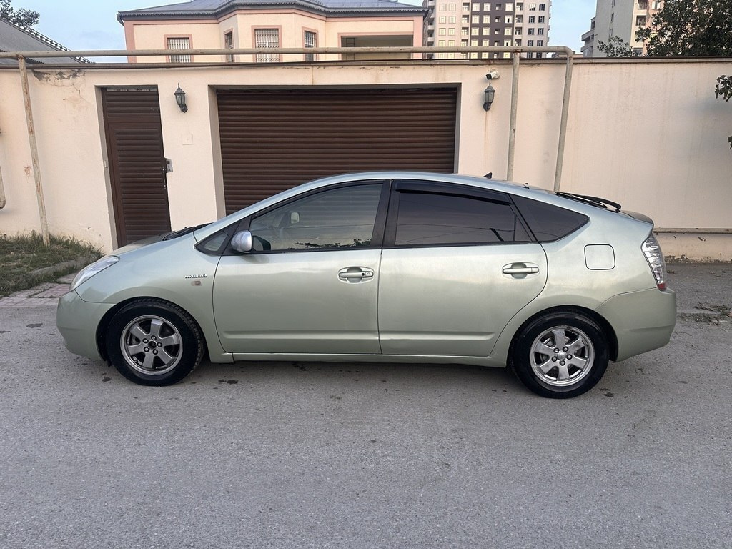 2007 Toyota Prius, 1.5L, 200000km - Image 2