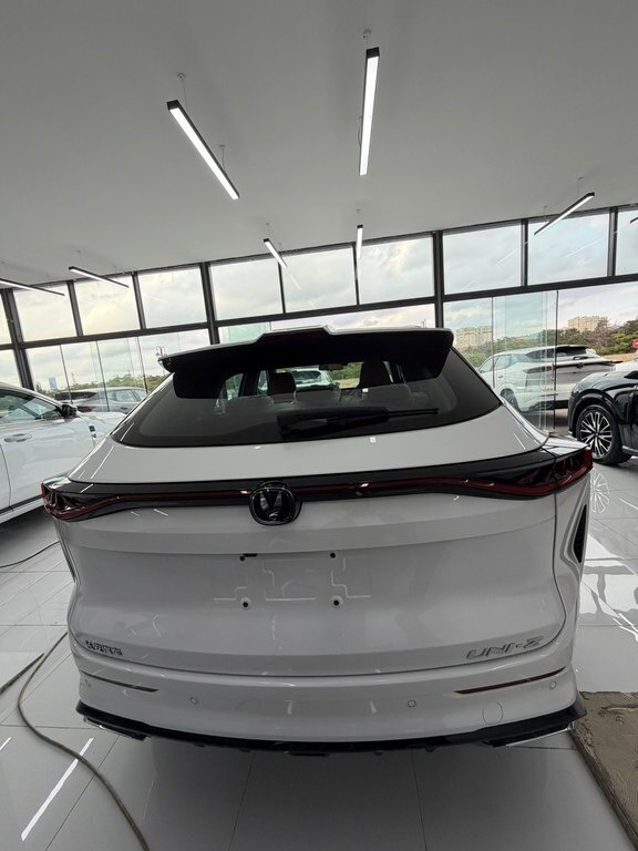 2025 Changan Uni-Z, 1.5L, 1km - Image 2